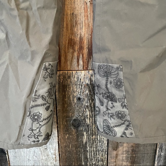 Helly Hansen waterproof ski/snowboarding pant - Picture 4 of 7